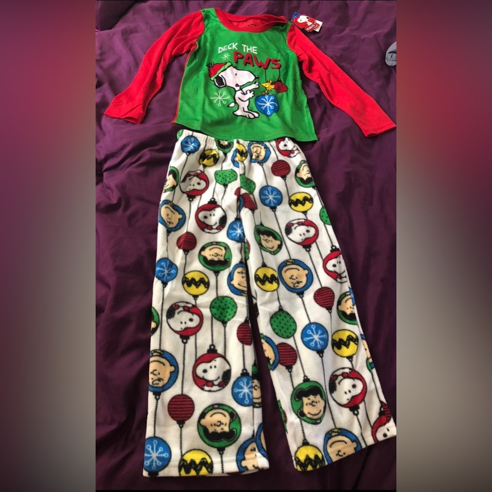Peanuts kids unisex holiday rare Pajamas size 6 NWT
